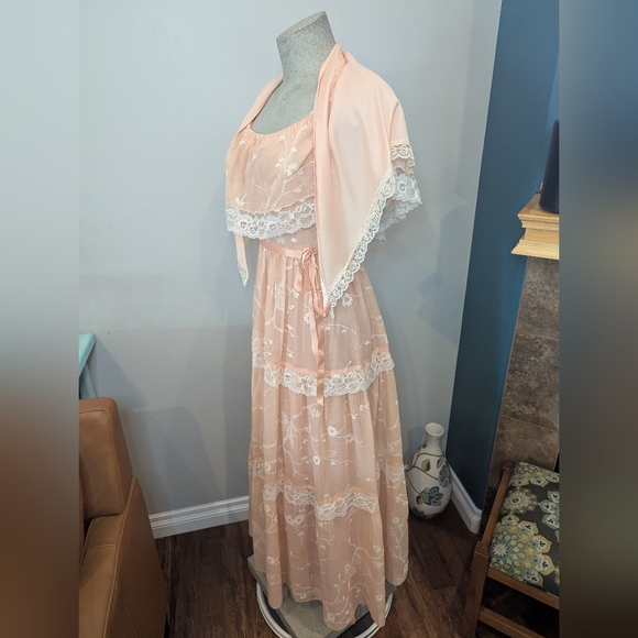 Vintage 1970s Peach & Ivory Prairie, Cottagecore, Maxi Dress & Shawl Sz 6 - Picture 8 of 17
